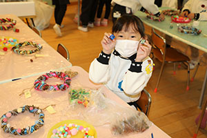 クリスマスリースの制作　D