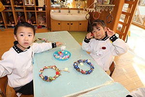 クリスマスリースの制作　D