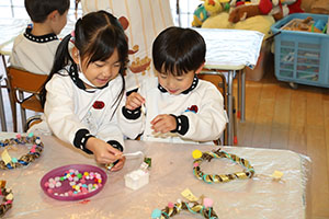 クリスマスリースの制作　D