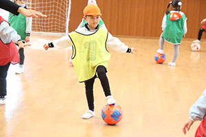 ヴィアティン三重　サッカー教室が開かれました　E・全クラス集合写真