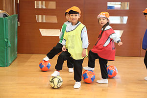 ヴィアティン三重　サッカー教室が開かれました　E・全クラス集合写真