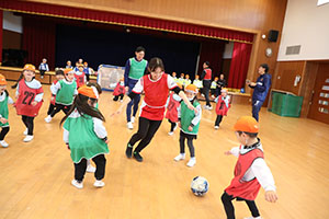 ヴィアティン三重　サッカー教室が開かれました　E・全クラス集合写真