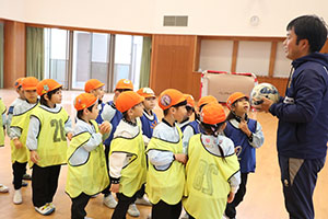 ヴィアティン三重　サッカー教室が開かれました　E・全クラス集合写真