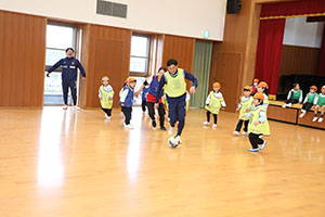 ヴィアティン三重　サッカー教室が開かれました　E・全クラス集合写真