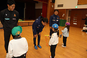 ヴィアティン三重　サッカー教室が開かれました　E・全クラス集合写真