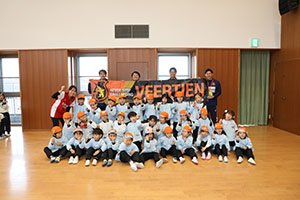 ヴィアティン三重　サッカー教室が開かれました　E・全クラス集合写真