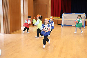 ヴィアティン三重　サッカー教室が開かれました　E・全クラス集合写真