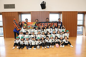 ヴィアティン三重　サッカー教室が開かれました　E・全クラス集合写真