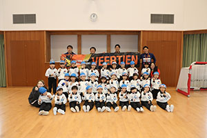 ヴィアティン三重　サッカー教室が開かれました　E・全クラス集合写真