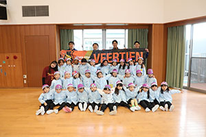 ヴィアティン三重　サッカー教室が開かれました　E・全クラス集合写真