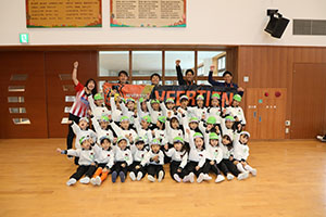 ヴィアティン三重　サッカー教室が開かれました　E・全クラス集合写真