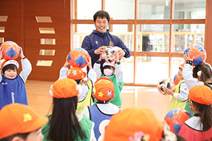 ヴィアティン三重　サッカー教室が開かれました　E・全クラス集合写真