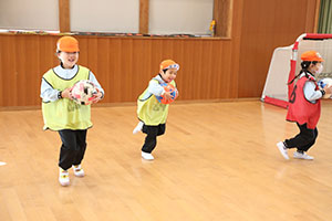 ヴィアティン三重　サッカー教室が開かれました　E・全クラス集合写真