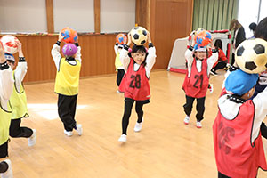 ヴィアティン三重　サッカー教室が開かれました　C・D