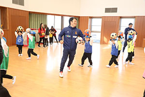 ヴィアティン三重　サッカー教室が開かれました　C・D