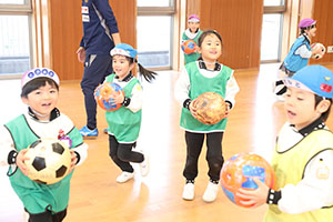 ヴィアティン三重　サッカー教室が開かれました　C・D