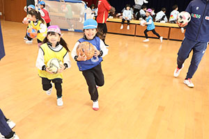 ヴィアティン三重　サッカー教室が開かれました　C・D