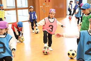 ヴィアティン三重　サッカー教室が開かれました　C・D