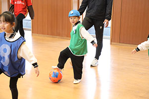 ヴィアティン三重　サッカー教室が開かれました　C・D