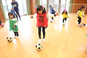 ヴィアティン三重　サッカー教室が開かれました　C・D