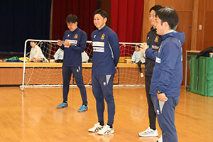 ヴィアティン三重　サッカー教室が開かれました　C・D