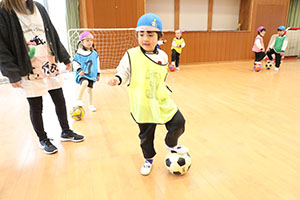 ヴィアティン三重　サッカー教室が開かれました　C・D