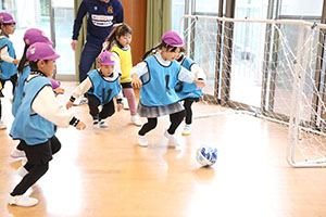 ヴィアティン三重　サッカー教室が開かれました　C・D