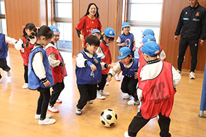 ヴィアティン三重　サッカー教室が開かれました　C・D
