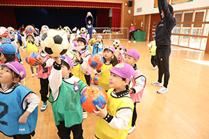 ヴィアティン三重　サッカー教室が開かれました　C・D