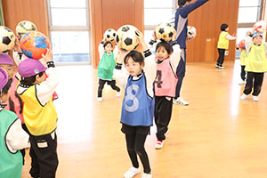 ヴィアティン三重　サッカー教室が開かれました　C・D