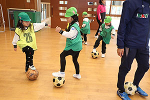 ヴィアティン三重　サッカー教室が開かれました　A・B
