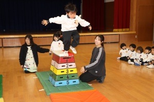体操教室 　ー跳び箱ー　きりん