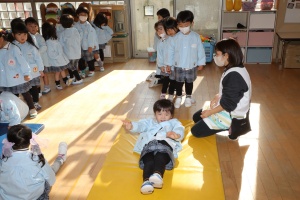 前回り（でんぐり返し）　頑張ったね！　りす