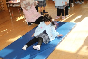 前回り（でんぐり返し）　頑張ったね！　りす