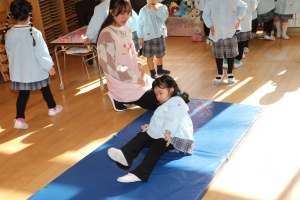 前回り（でんぐり返し）　頑張ったね！　りす