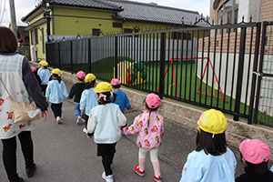 お散歩へでかけました　ひよこ・ひまわり