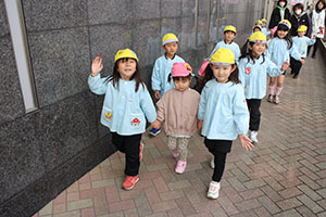 お散歩へでかけました　ひよこ・ひまわり