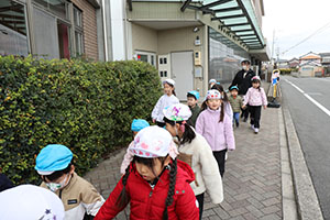 お散歩へでかけました　ぺんぎん・たんぽぽ