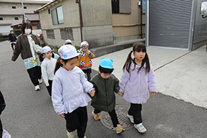 お散歩へでかけました　ぺんぎん・たんぽぽ