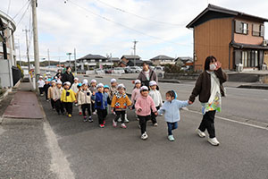 お散歩へでかけました　ぺんぎん・たんぽぽ