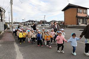 お散歩へでかけました　ぺんぎん・たんぽぽ