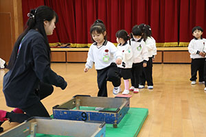 体操教室 　ー跳び箱ー　ことり