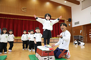 体操教室 　ー跳び箱ー　ことり