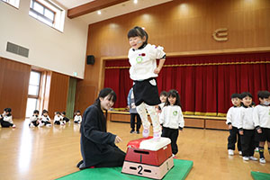 体操教室 　ー跳び箱ー　ことり
