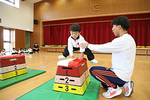 体操教室 　ー跳び箱ー　りす