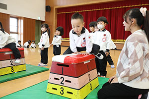 体操教室 　ー跳び箱ー　りす