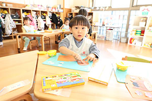 絵馬の制作　ひよこ