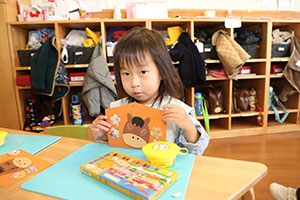 絵馬の制作　ひよこ