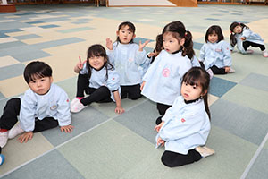 鉄棒頑張っています　きりん