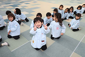 鉄棒頑張っています　きりん